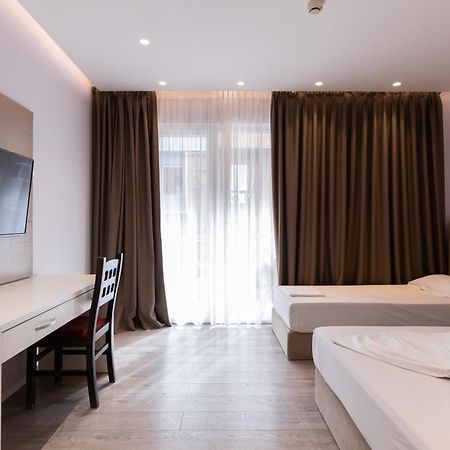 Broadway Hotel Tirana Exterior photo