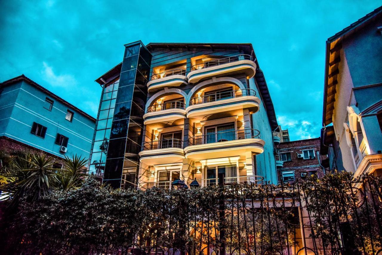Broadway Hotel Tirana Exterior photo