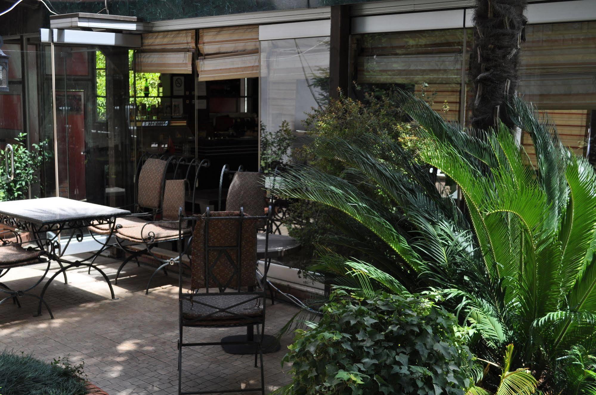 Broadway Hotel Tirana Exterior photo