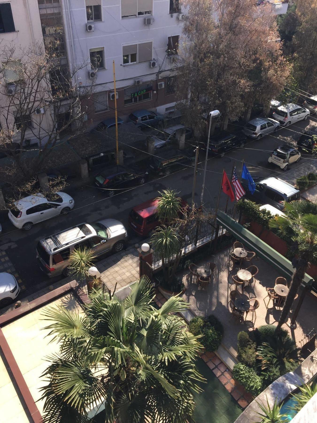 Broadway Hotel Tirana Exterior photo